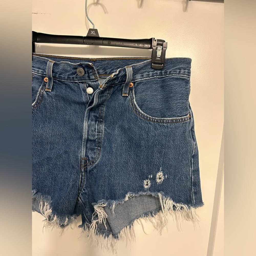 Vintage Levi’s 501 Shorts - Picture 2 of 11
